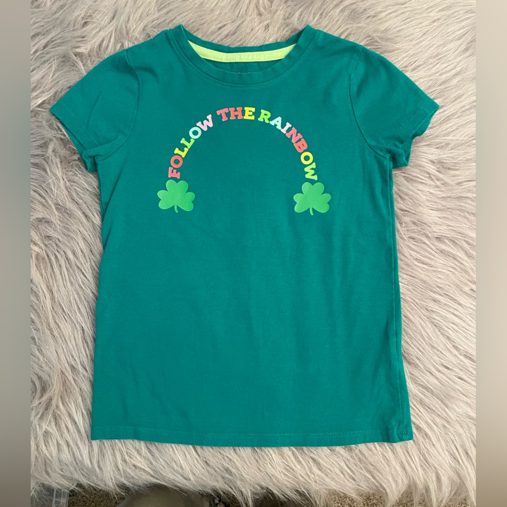 🎳Cat & Jack Green T-Shirt with Rainbow Print